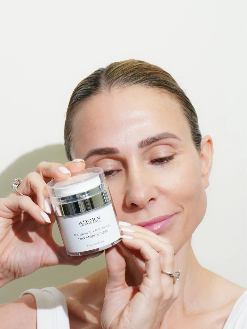 Radiance Peptide Moisturiser Makeup Primer + Refill - Image 2